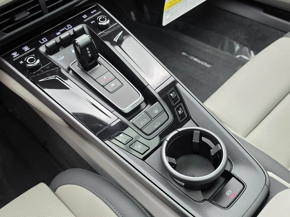 2026 Porsche 992 Carrera - Image 25 of 30