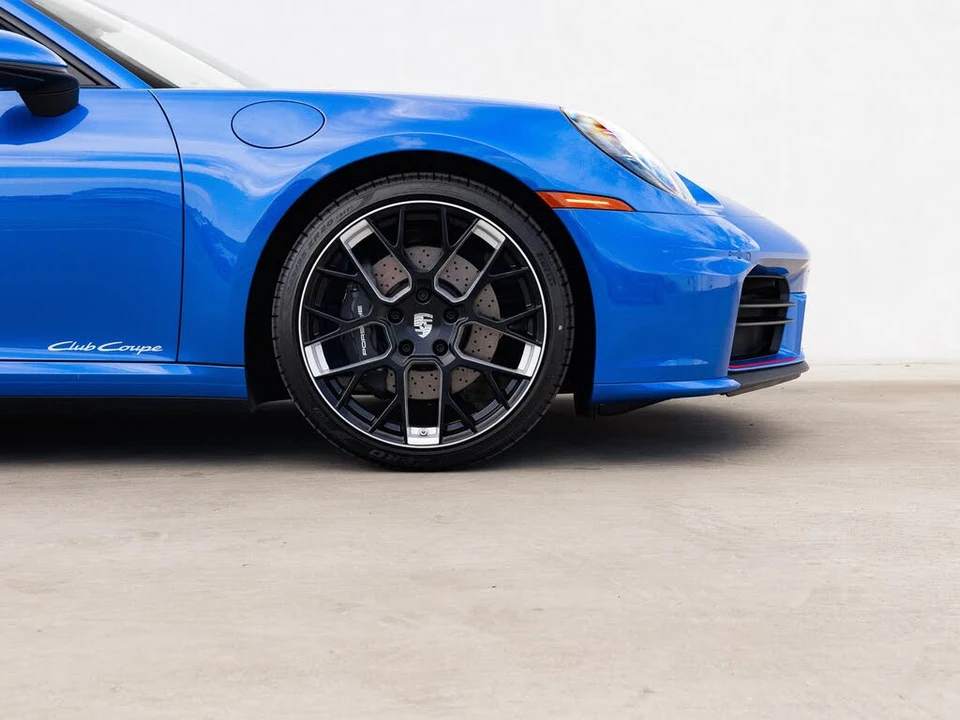 2026 Porsche 992 Carrera - Image 11 of 31