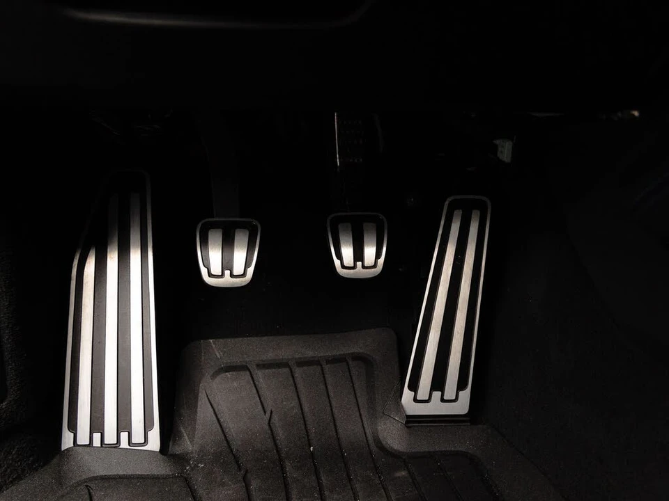 2026 Porsche 992 Carrera - Image 14 of 31