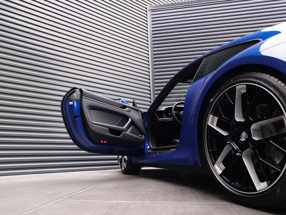 2026 Porsche 992 Carrera - Image 13 of 31