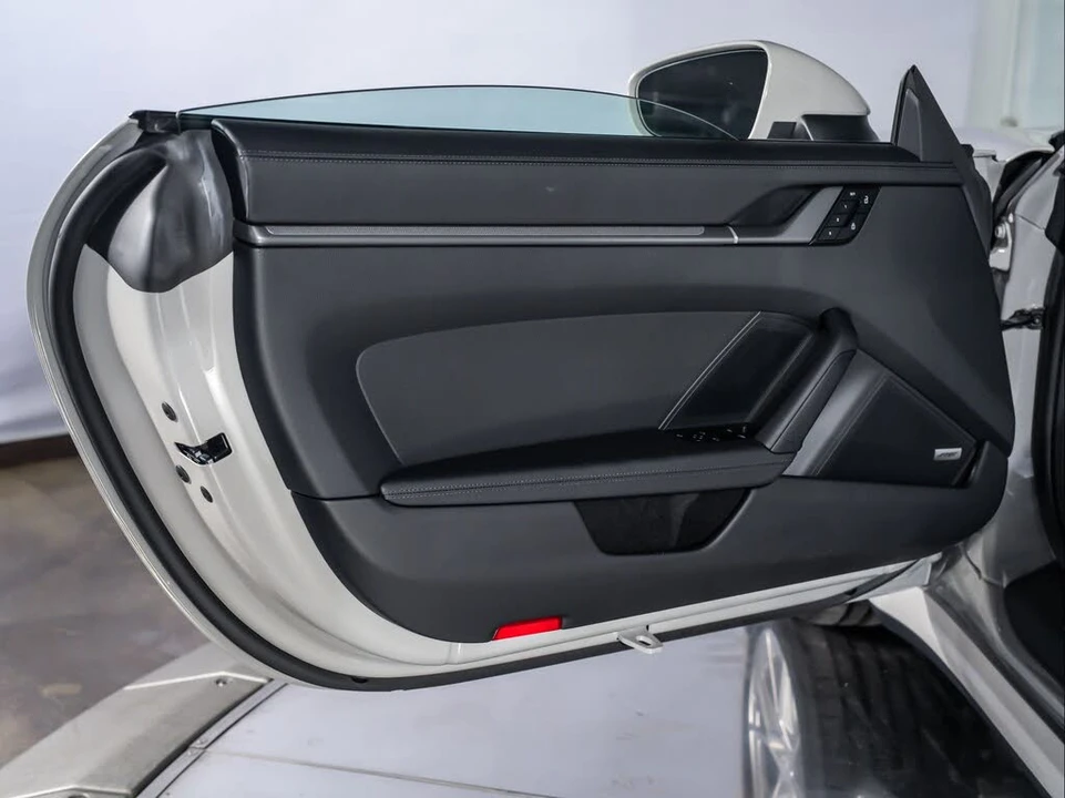 2026 Porsche 992 Carrera - Image 22 of 31