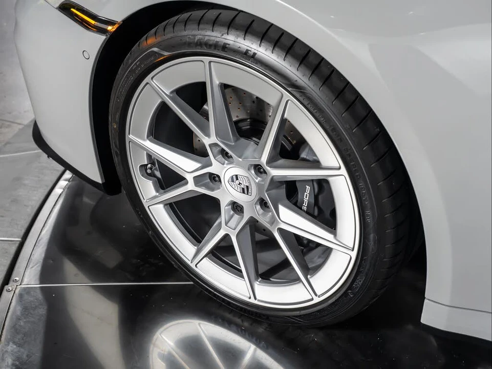 2026 Porsche 992 Carrera - Image 15 of 31
