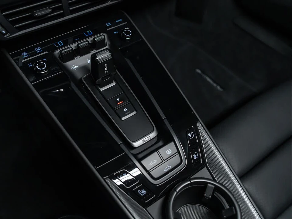 2026 Porsche 992 Carrera - Image 25 of 31