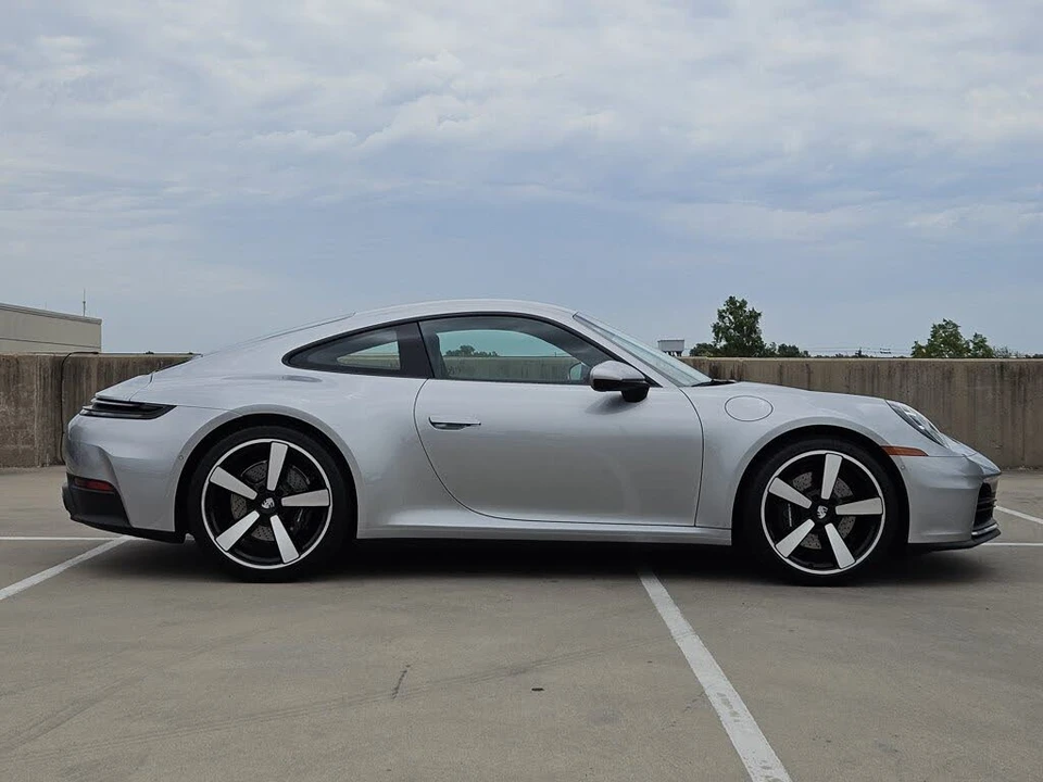 2026 Porsche 992 Carrera - Image 9 of 31