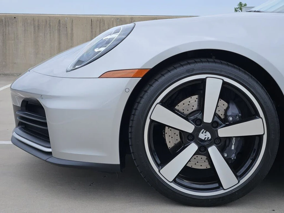 2026 Porsche 992 Carrera - Image 13 of 31
