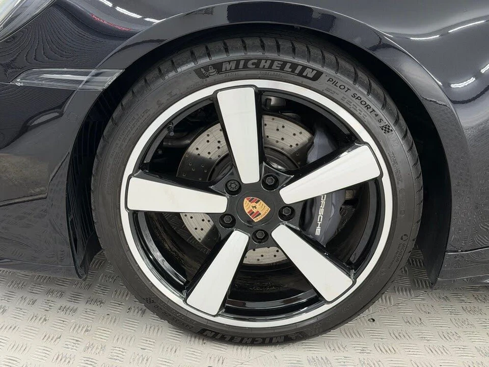 2026 Porsche 992 Carrera - Image 12 of 31
