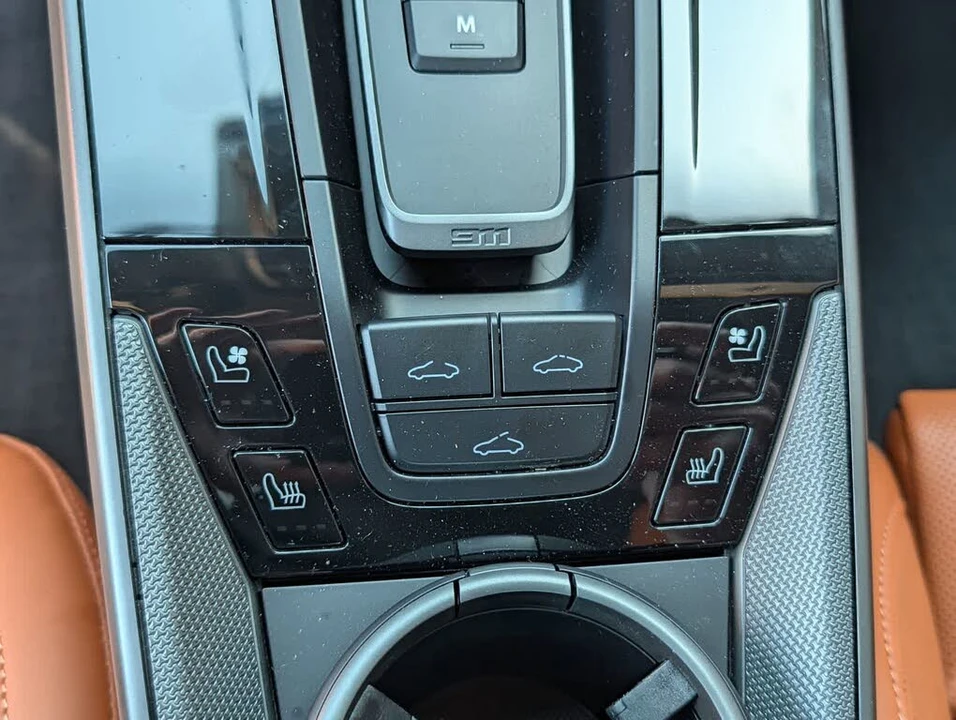 2026 Porsche 992 Carrera - Image 14 of 31