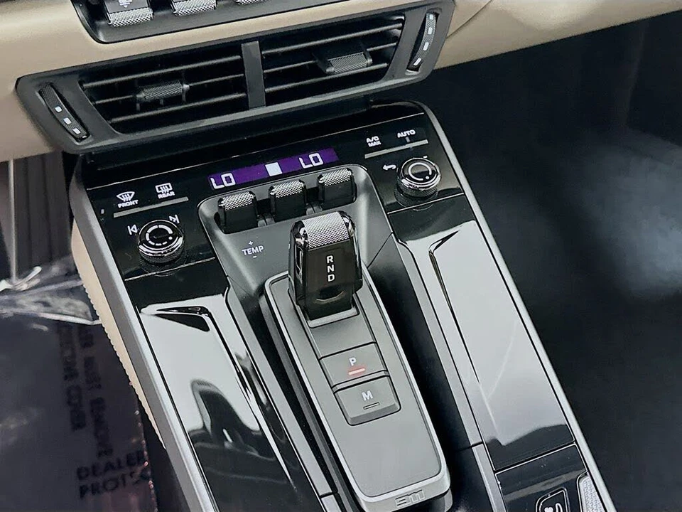 2026 Porsche 992 Carrera - Image 19 of 31