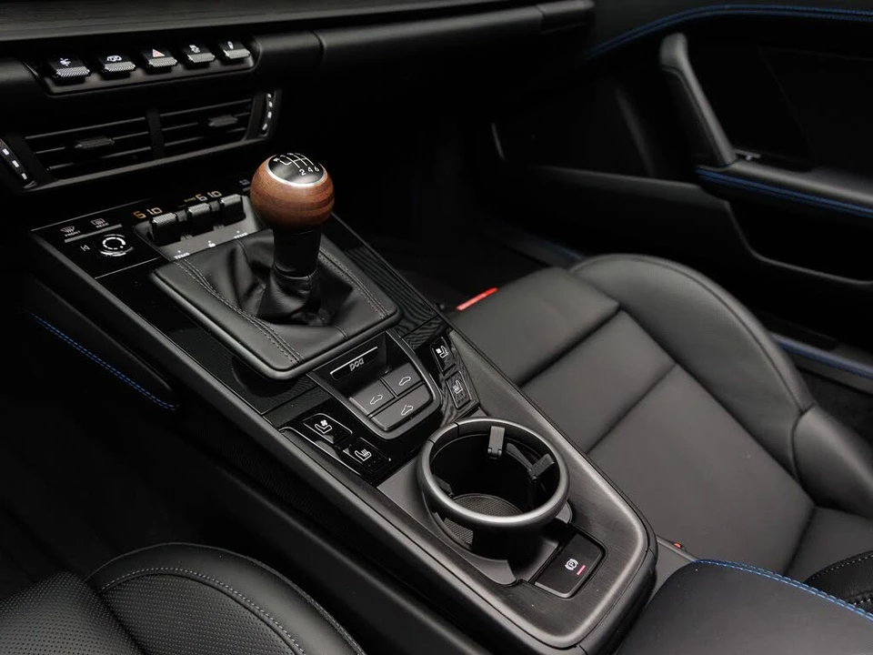 2026 Porsche 992 Carrera - Image 25 of 31