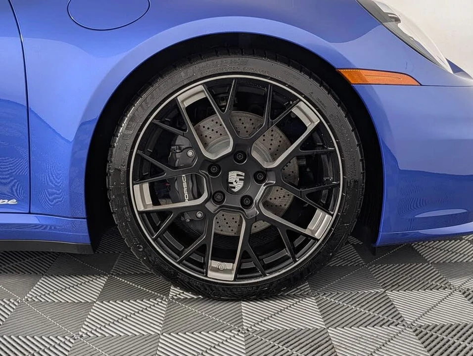2026 Porsche 992 Carrera - Image 14 of 31