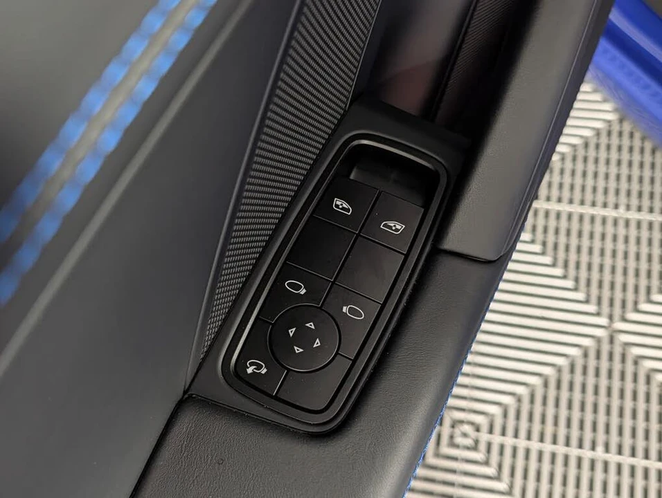 2026 Porsche 992 Carrera - Image 25 of 31