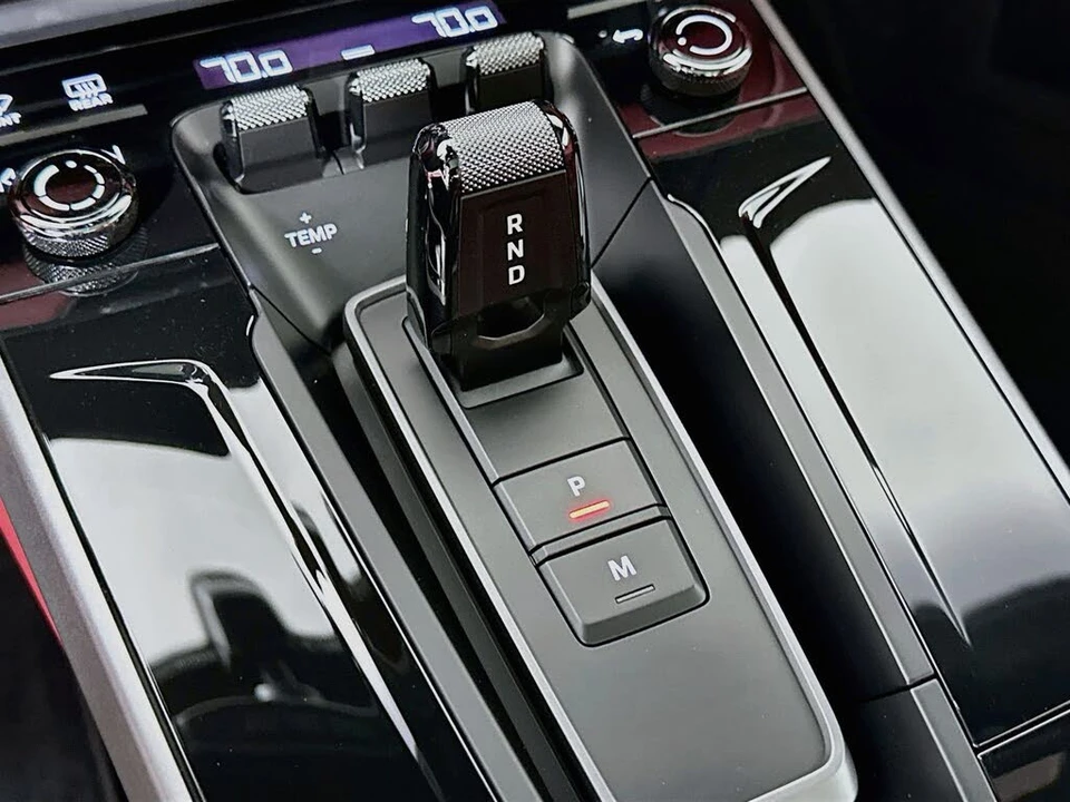2026 Porsche 992 Carrera - Image 27 of 31
