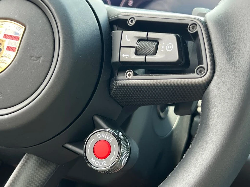 2026 Porsche 992 Carrera - Image 21 of 31