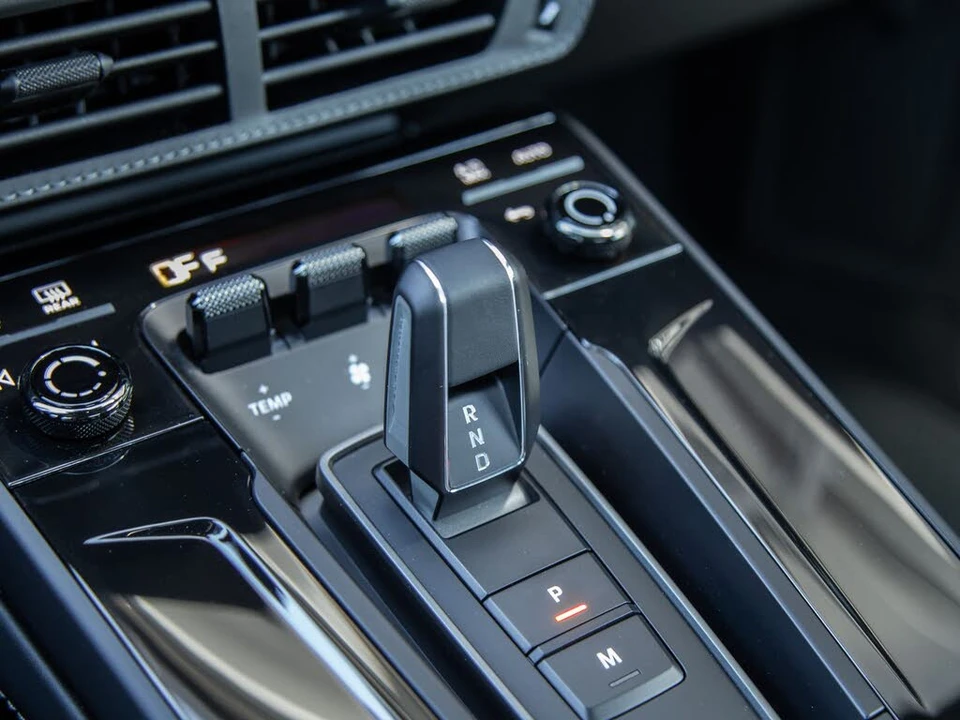 2026 Porsche 992 Carrera - Image 22 of 29