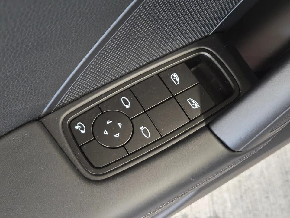 2026 Porsche 992 Carrera - Image 12 of 30