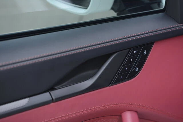 2026 Porsche 992 Carrera - Image 14 of 31