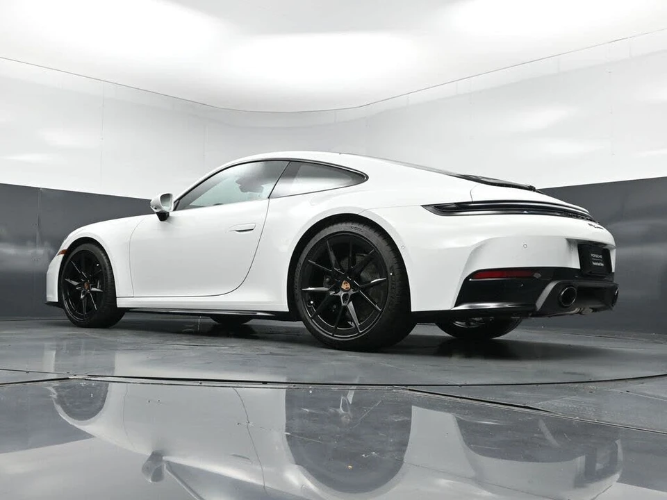 2026 Porsche 992 Carrera - Image 26 of 31