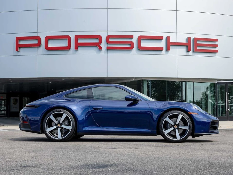 2026 Porsche 992 Carrera - Image 9 of 31