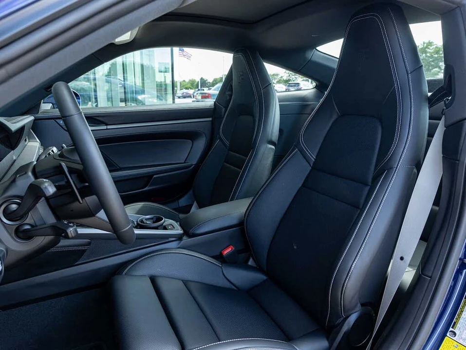 2026 Porsche 992 Carrera - Image 5 of 31