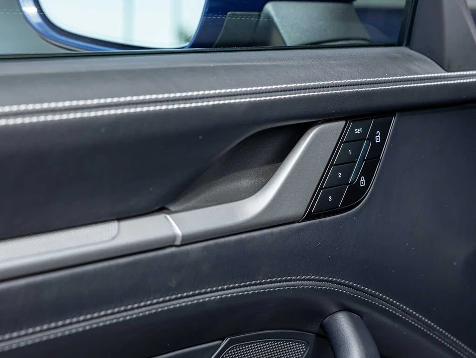 2026 Porsche 992 Carrera - Image 13 of 31