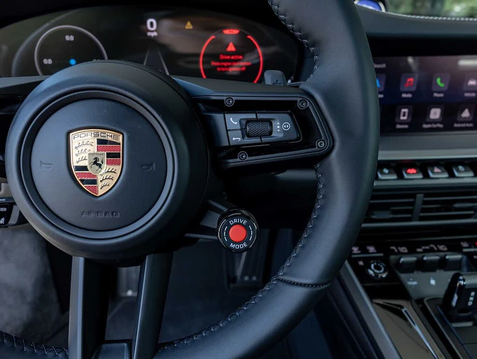 2026 Porsche 992 Carrera - Image 21 of 31