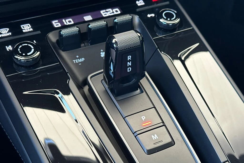 2026 Porsche 992 Carrera - Image 21 of 28