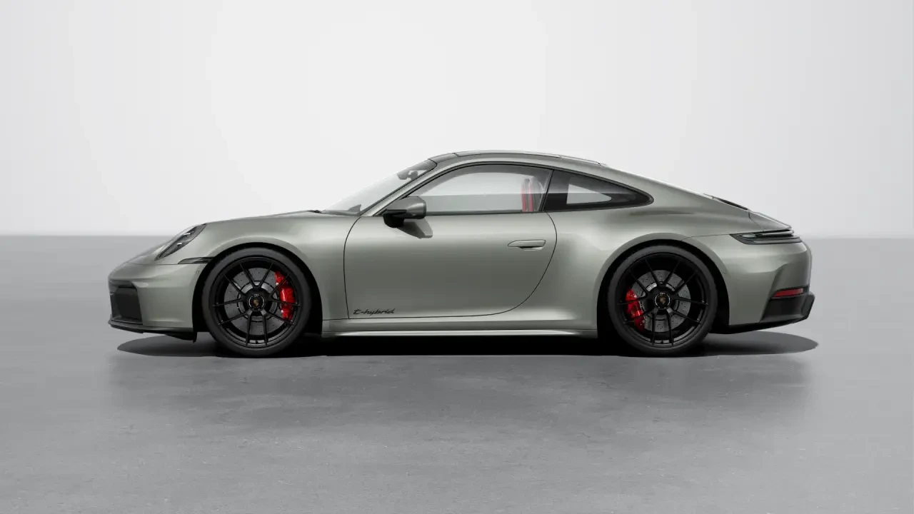 2026 Porsche 911 - Image 16 of 30