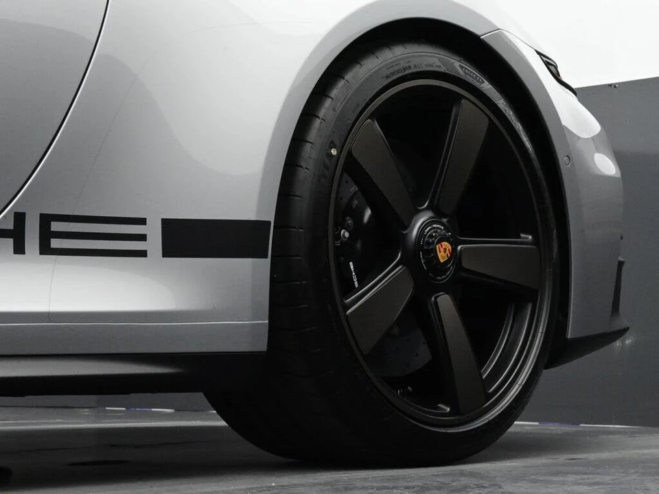 2026 Porsche 992 Carrera GTS - Image 7 of 31
