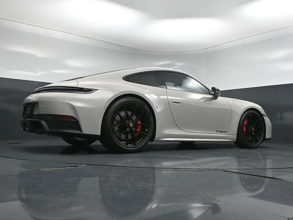 2026 Porsche 992 Carrera GTS - Image 26 of 31