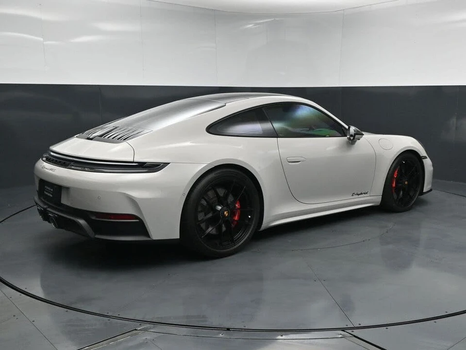 2026 Porsche 992 Carrera GTS - Image 10 of 31