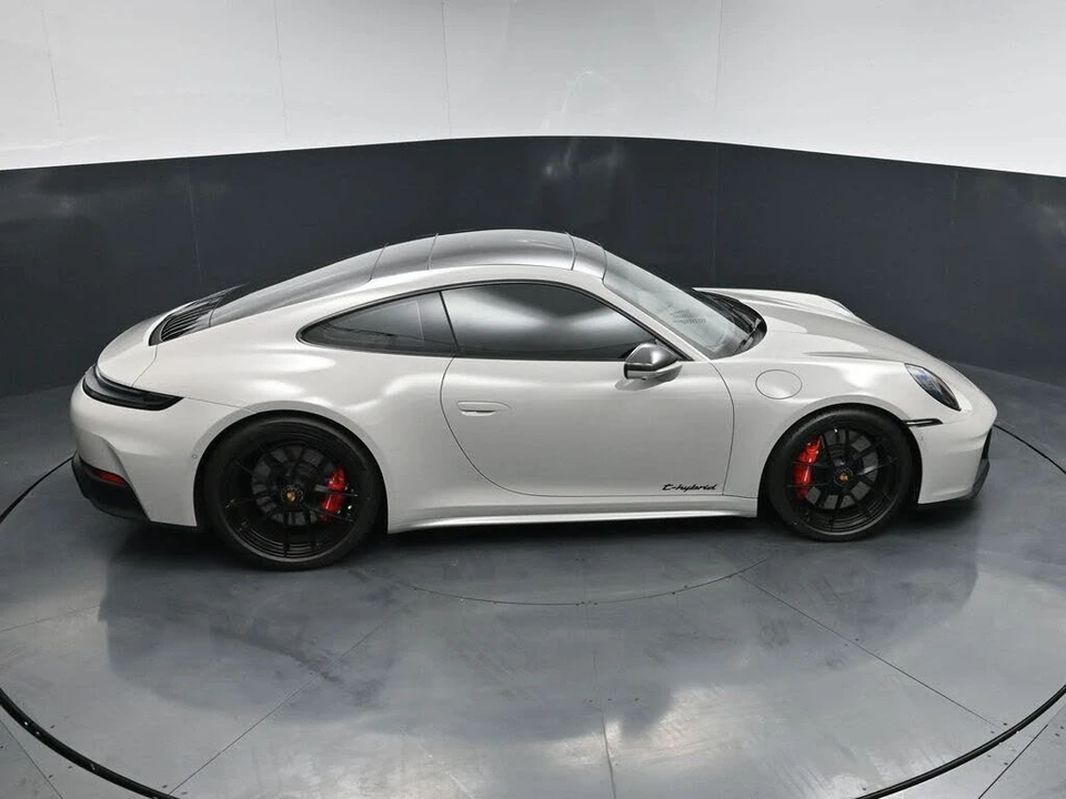2026 Porsche 992 Carrera GTS - Image 19 of 31