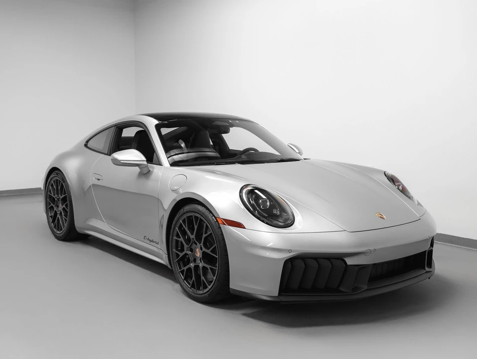 2026 Porsche 911 - Image 10 of 31