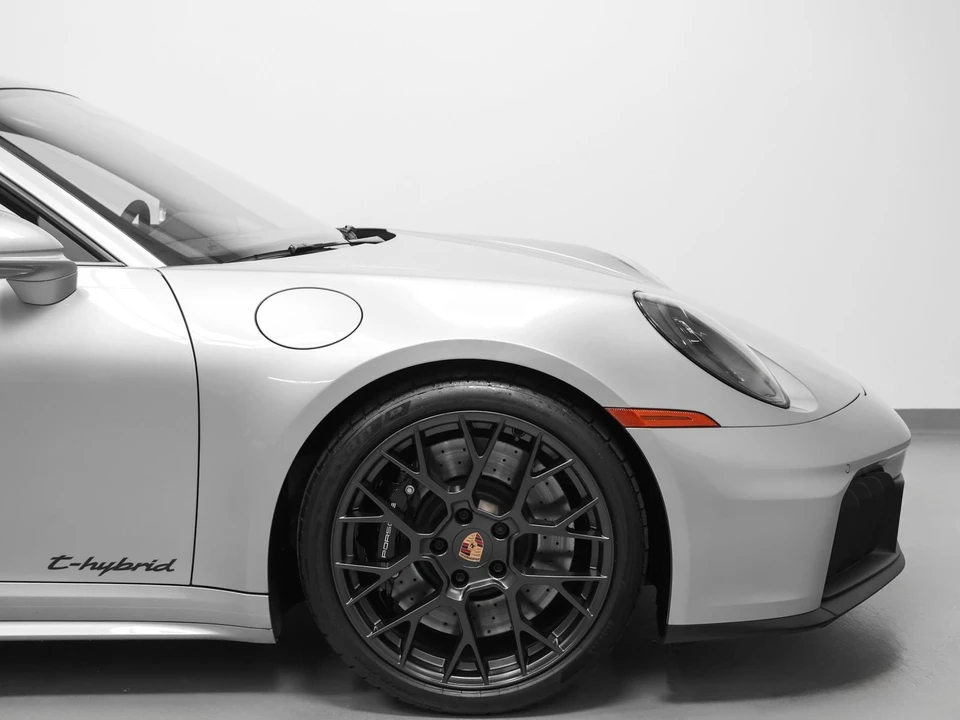 2026 Porsche 911 - Image 16 of 31