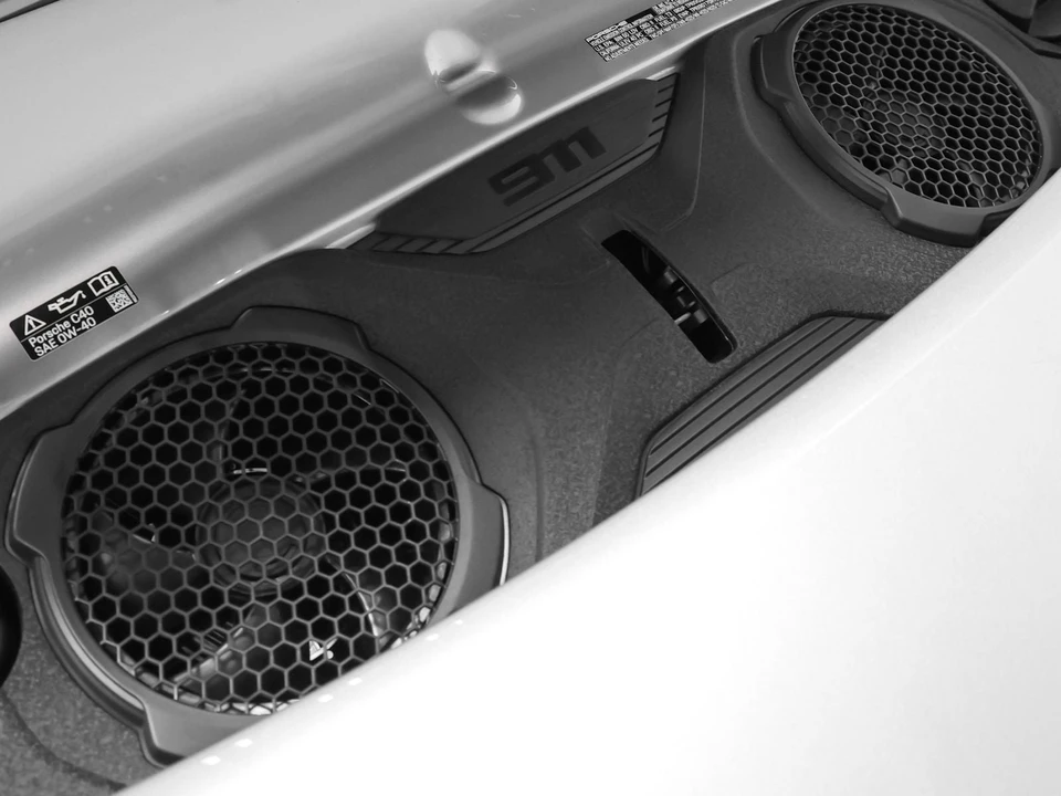 2026 Porsche 911 - Image 24 of 31