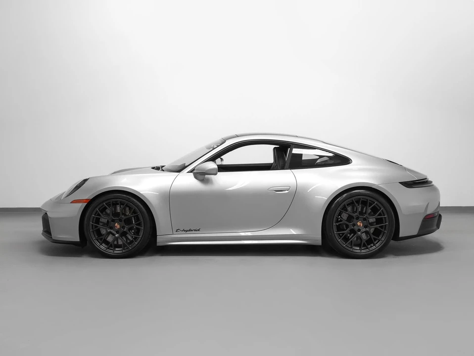 2026 Porsche 911 - Image 2 of 31
