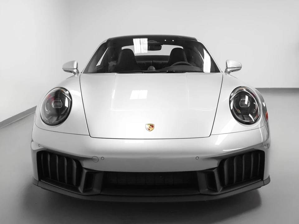 2026 Porsche 911 - Image 8 of 31