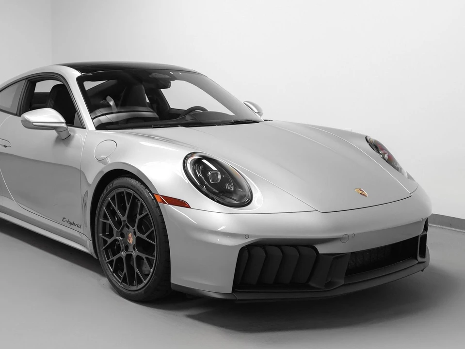 2026 Porsche 911 - Image 9 of 31