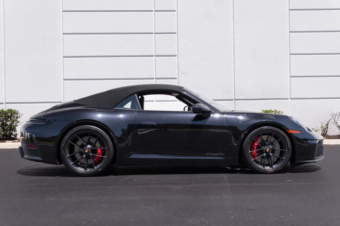 2026 Porsche - Image 15 of 31