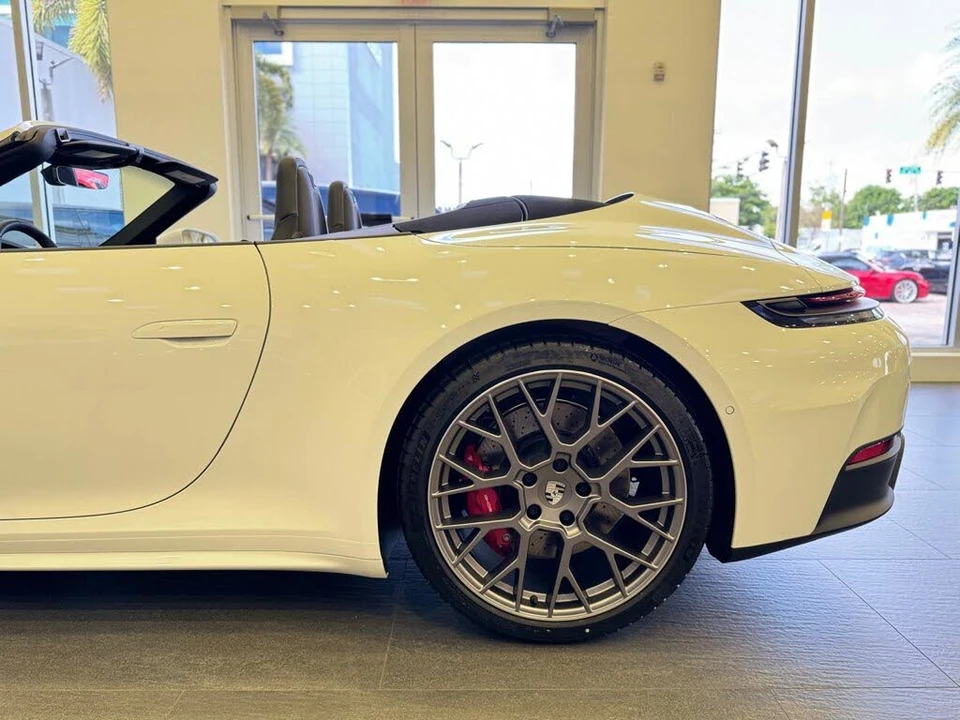 2026 Porsche 992 Carrera S - Image 22 of 31