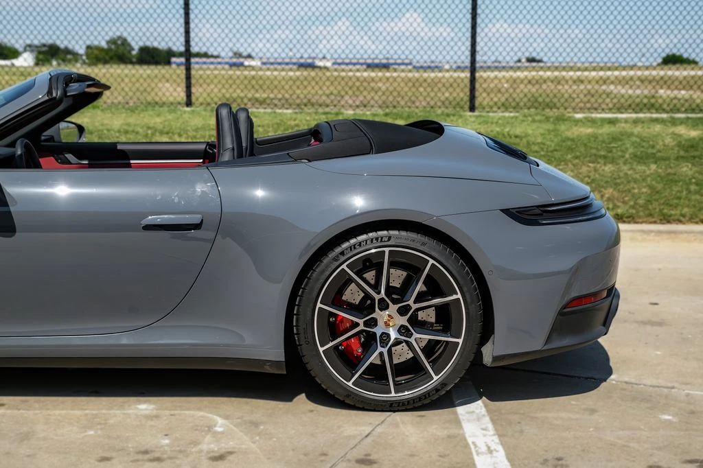 2026 Porsche 911 - Image 18 of 31
