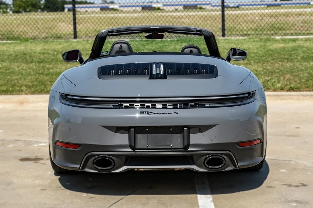 2026 Porsche 911 - Image 14 of 31