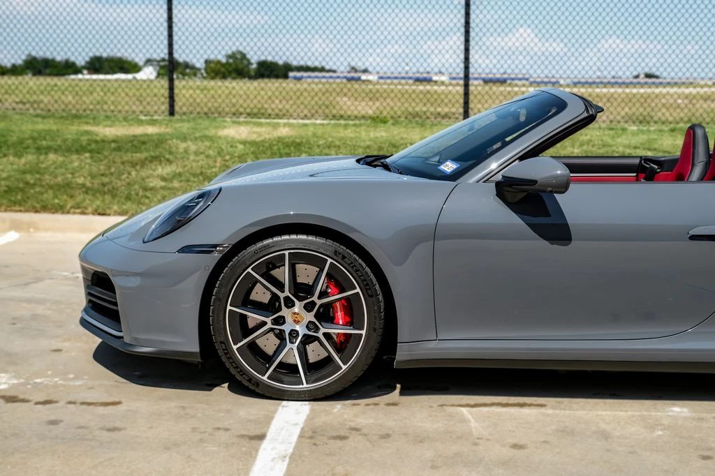 2026 Porsche 911 - Image 17 of 31