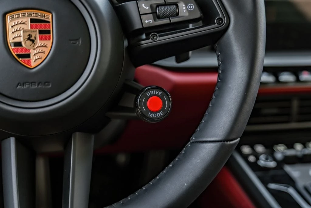 2026 Porsche 911 - Image 25 of 31
