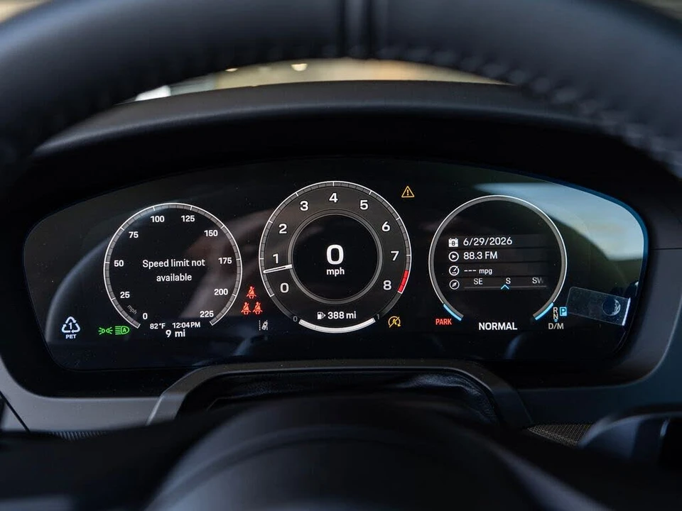 2026 Porsche 992 Carrera S - Image 17 of 31