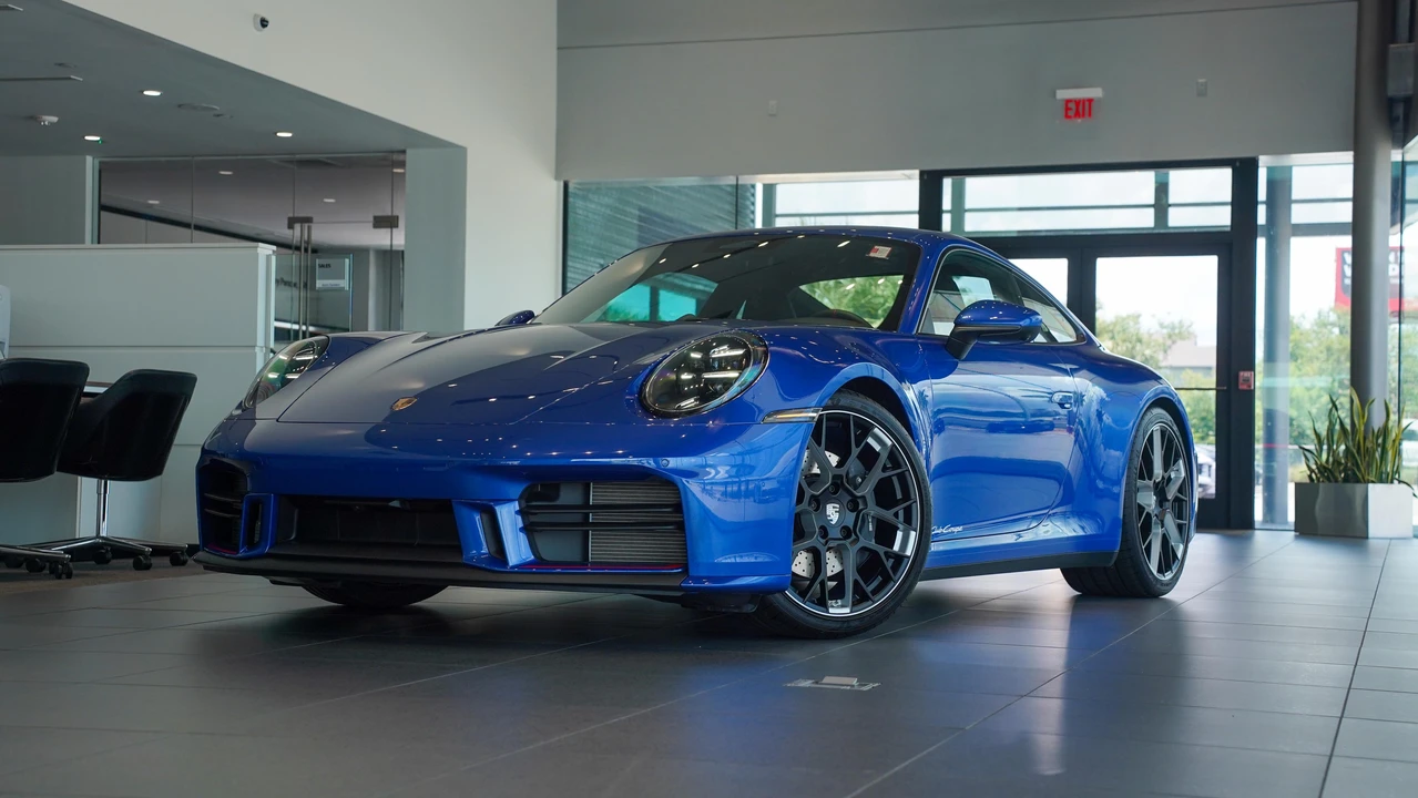 2026 Porsche 992 Carrera T - Image 7 of 31