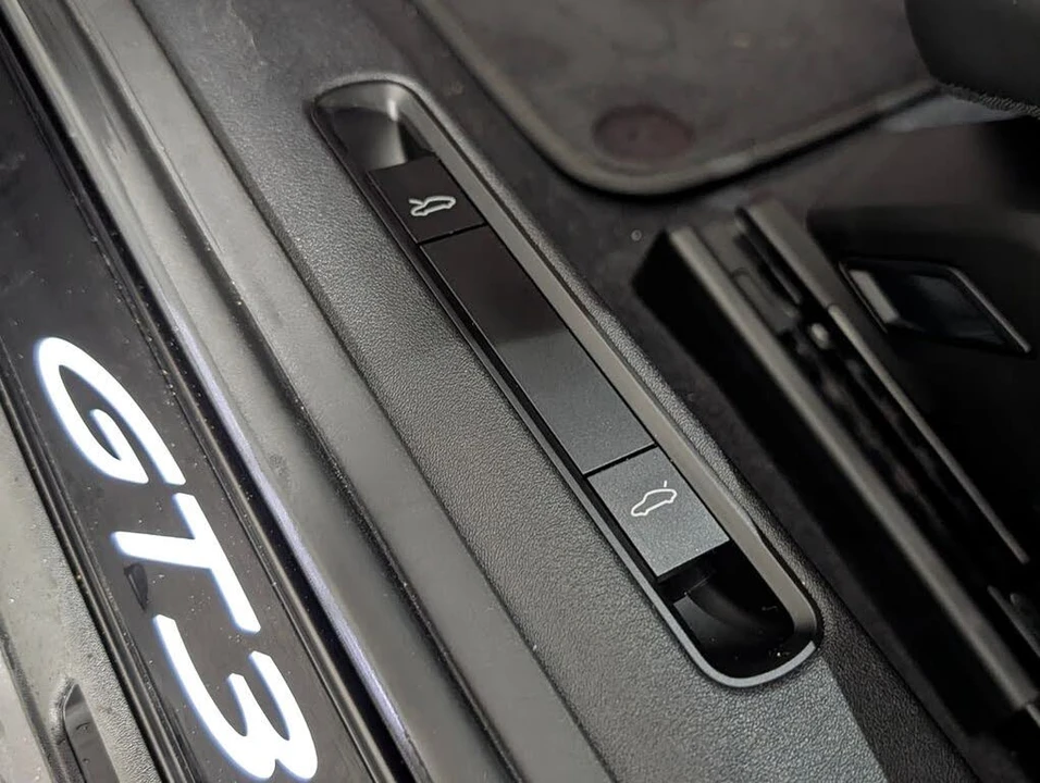 2026 Porsche 992 GT3 - Image 26 of 31