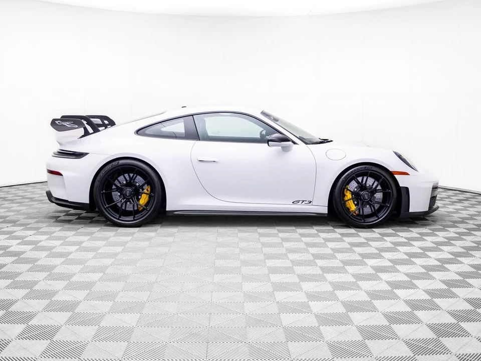 2026 Porsche 992 GT3 - Image 7 of 31