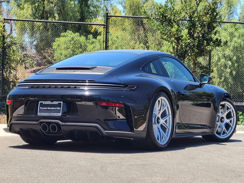 2026 Porsche 992 GT3 - Image 7 of 31