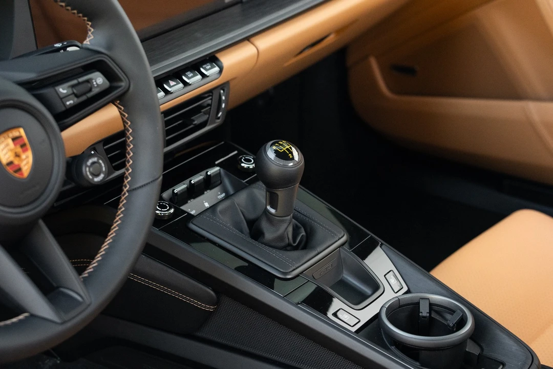 2026 Porsche - Image 6 of 31