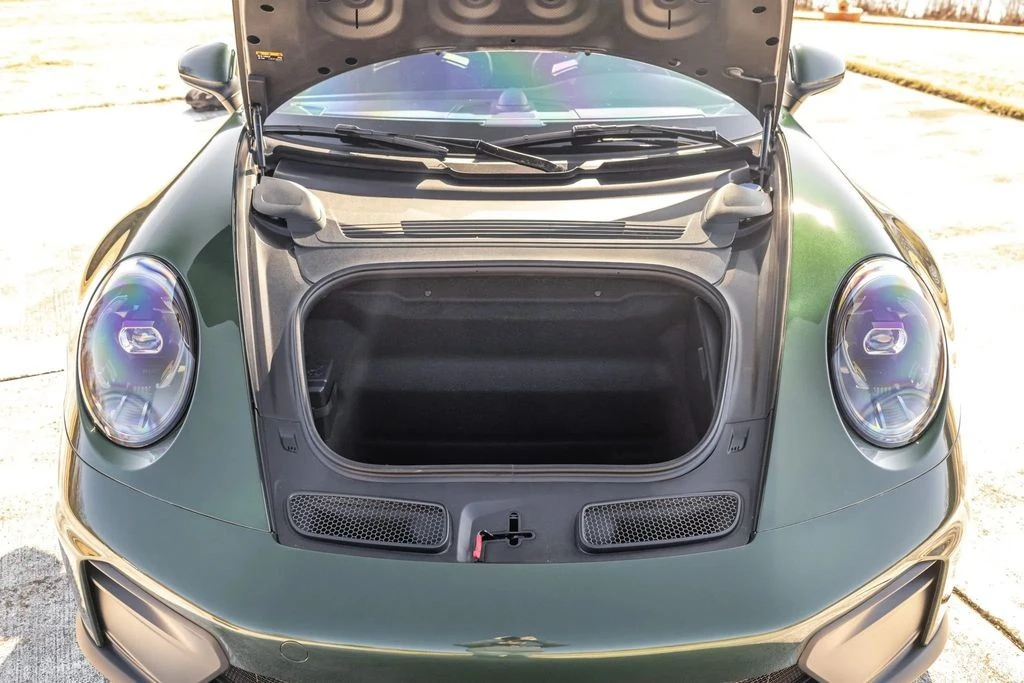 2026 Porsche - Image 24 of 31